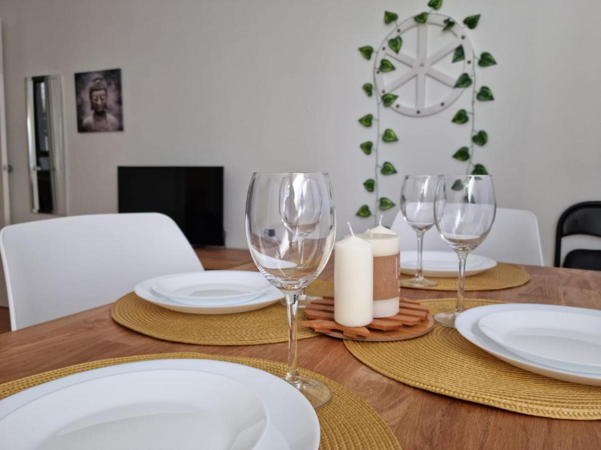 Acogedor, Con Garaje, Centrico. Apartamento Vigo Exterior foto