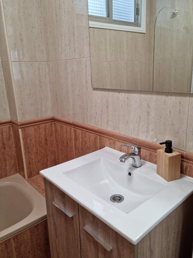 Acogedor, Con Garaje, Centrico. Apartamento Vigo Exterior foto